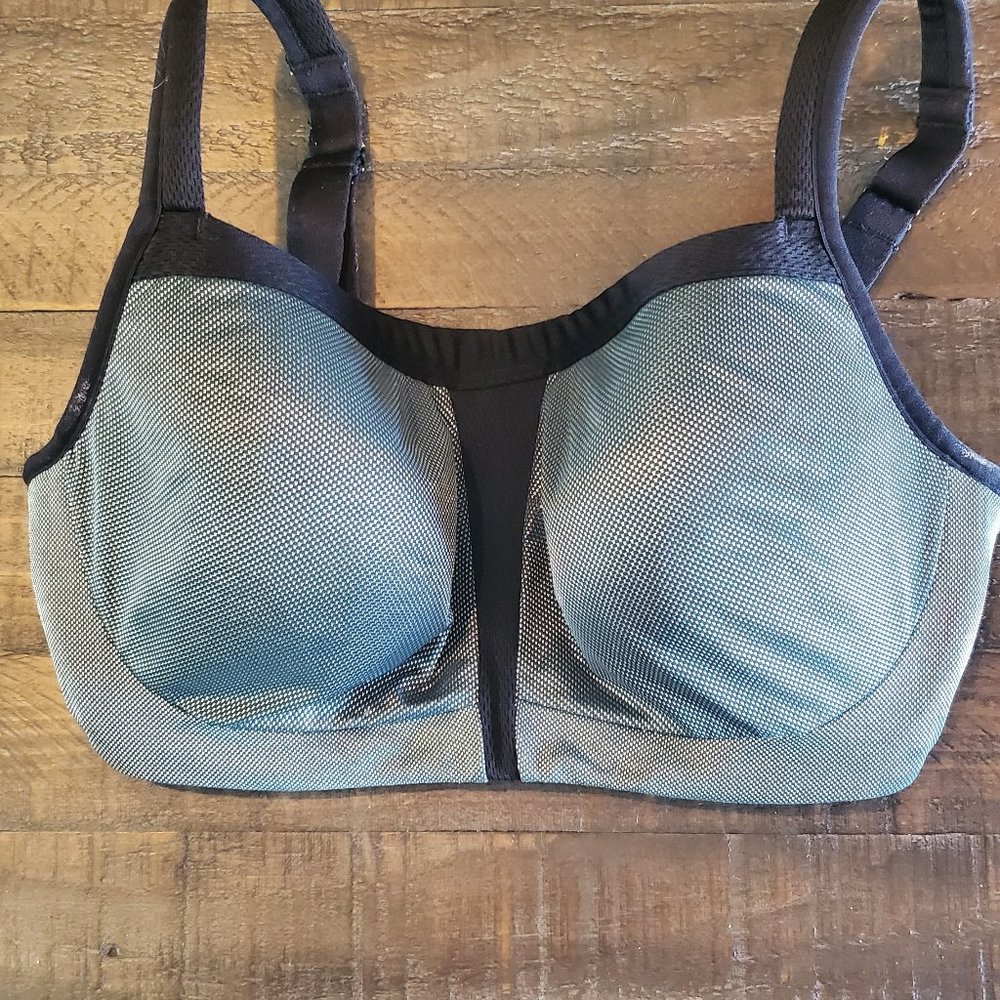 Le Mystere, Supports Bras